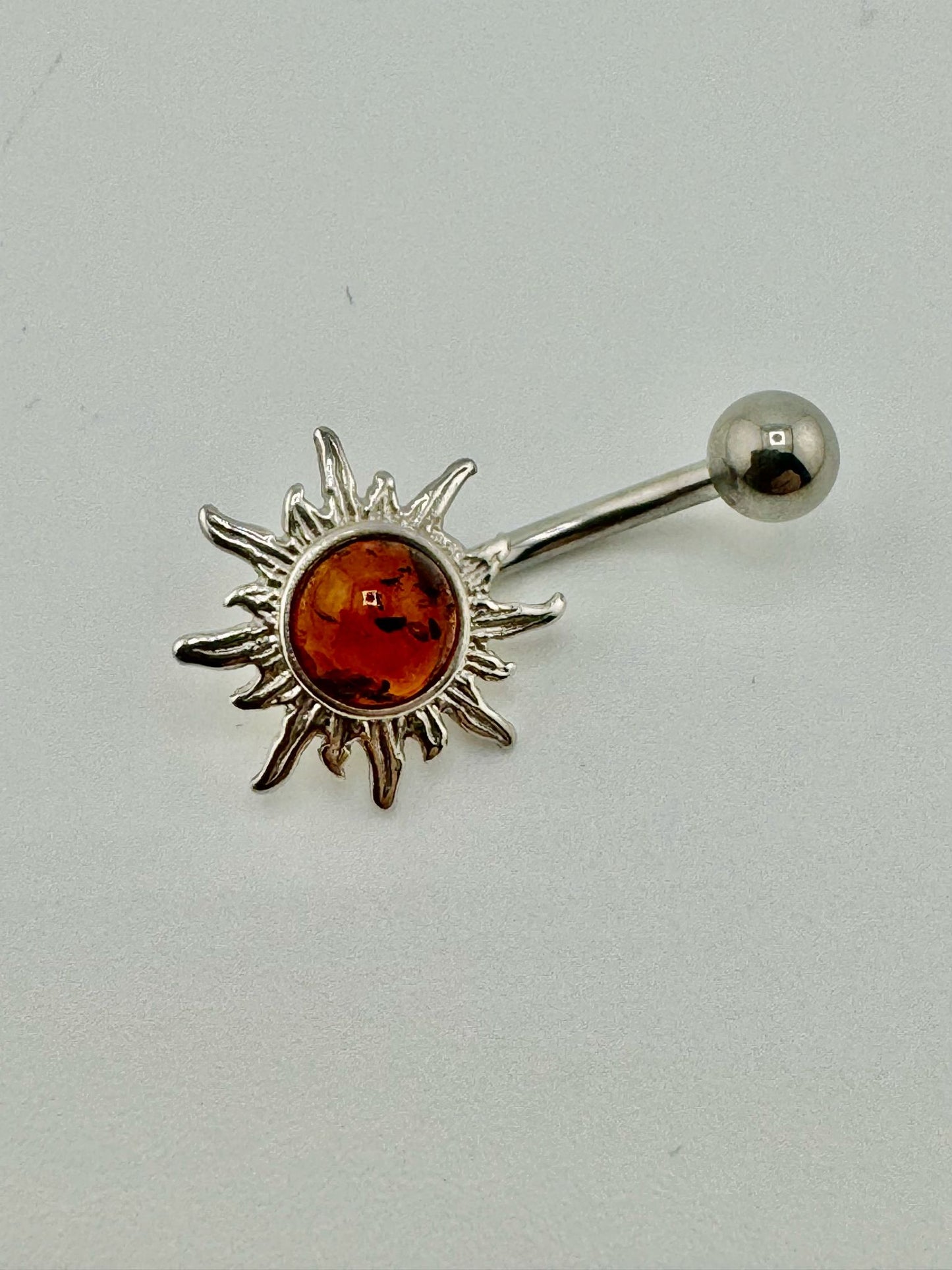Sølv solpiercing med rav - unikt stykke