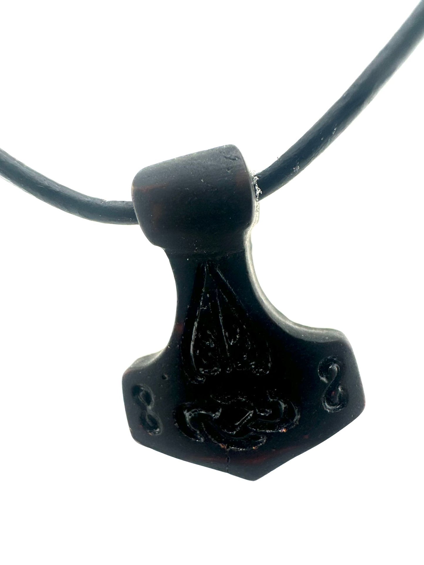 Thors hammer lavet af sort rav