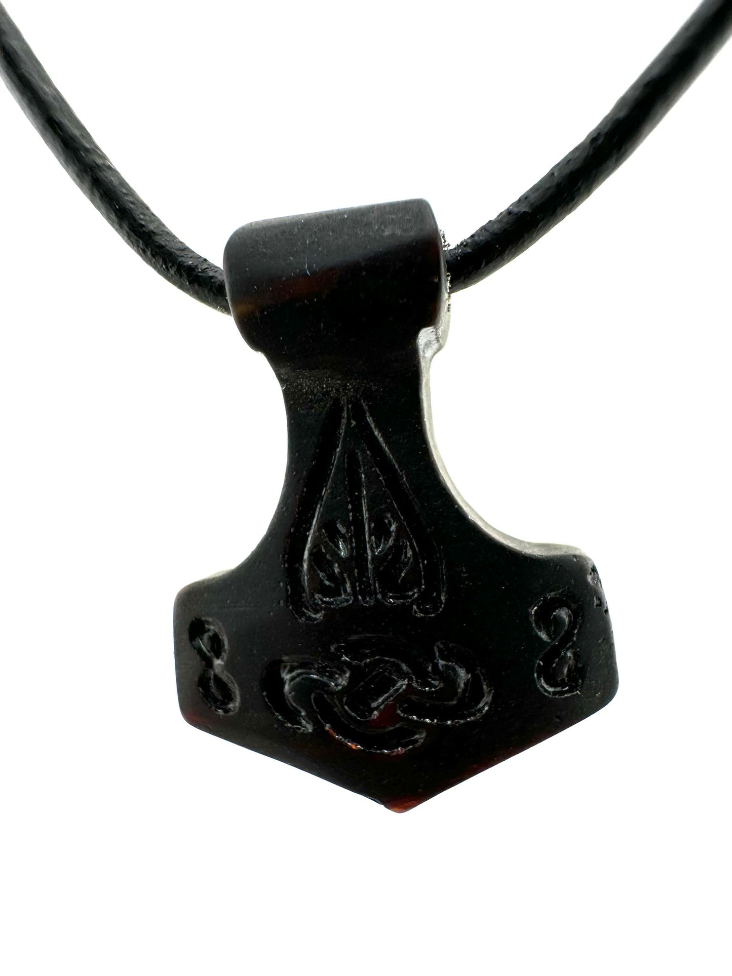 Thors hammer lavet af sort rav