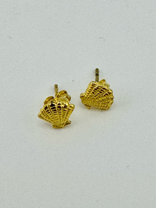 Stud earrings cockle