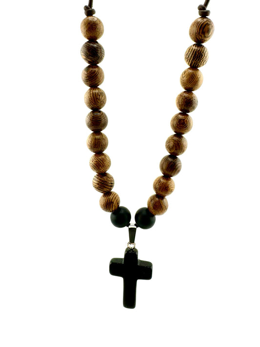 Halskette mit einem schwarzen Steinkreuz